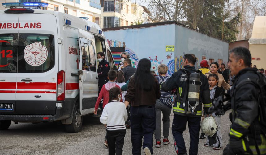 Antalya'da İlkokulda yangın çıktı