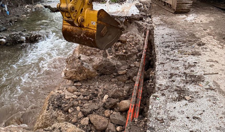 Kuvvetli yağış nedeniyle çöken yol onarıldı