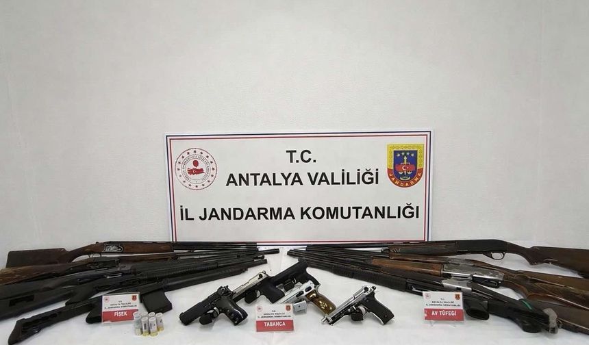 Gazipaşa'da ruhsatsız silah operasyonu: 15 silah ele geçirildi