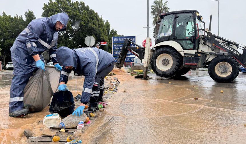 Alanya'da Büyükşehir ekipleri şiddetli yağışa karşı teyakkuz halinde