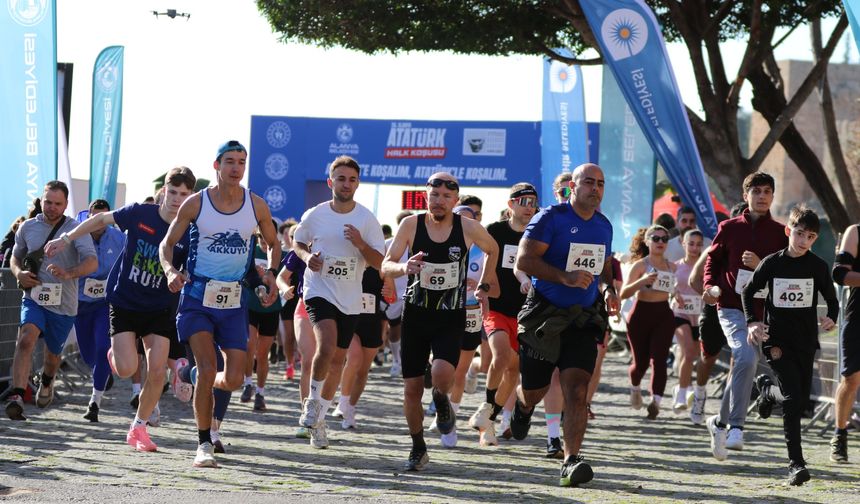 Alanya Atatürk Halk Koşusunda toplam 90 sporcu ter döktü