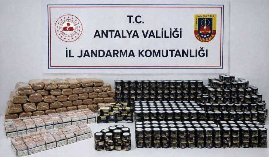 Alanya'da işletmeye operasyon: Yüzlerce kilogram tütün ele geçirildi