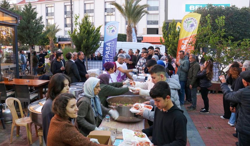 Gazipaşa'da iftar sofrası kuruluyor