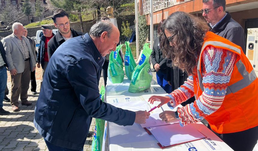 Antalya Akseki'de üreticilere bordo bulamacı hibesi