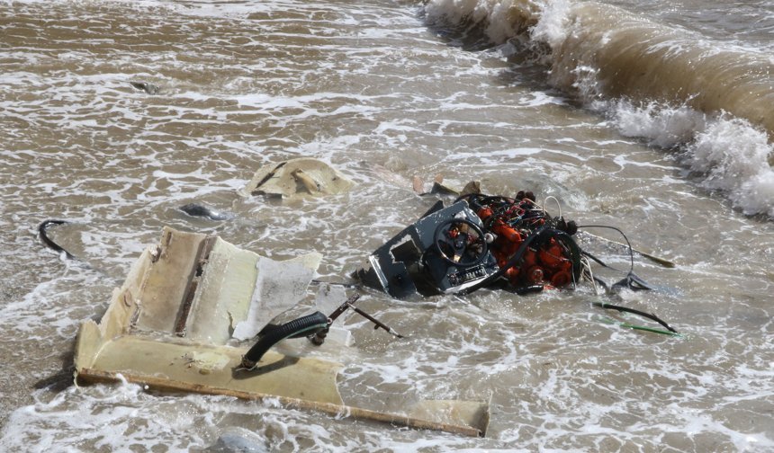 Alanya'da balıkçı teknesi parçalandı