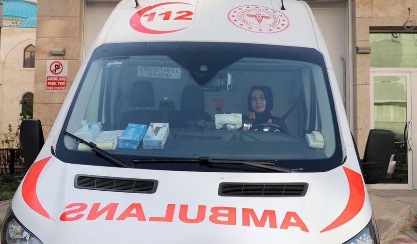 Ambulans şoförü Gülser: Direksiyonda saniyelerle yarışıyoruz