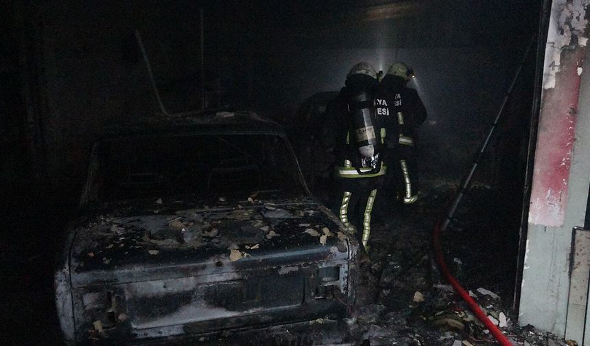 Antalya'da araç boyama atölyesindeki yangın, bitişikteki iş yerine sıçradı