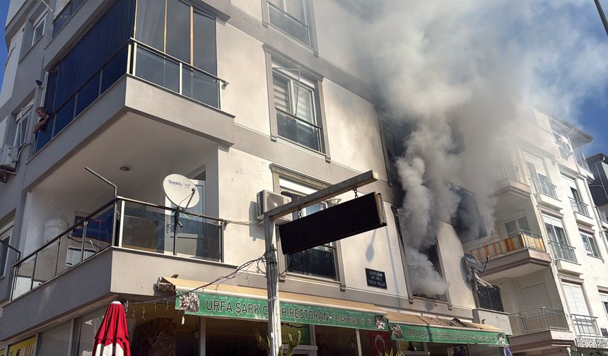 Antalya'da yangın; mahsur kalanlar kurtarıldı