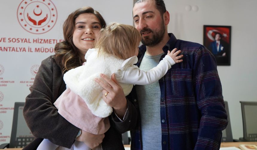 10 çocuk, koruyucu ailelerle sıcak yuvaya kavuştu