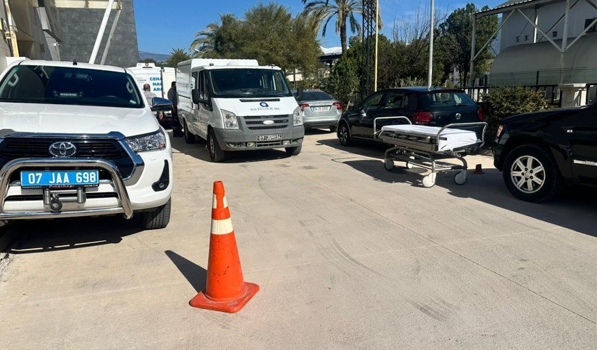 14 kaçak göçmenin öldüğü bot kıyıya çıkarılıp yediemin deposuna konuldu