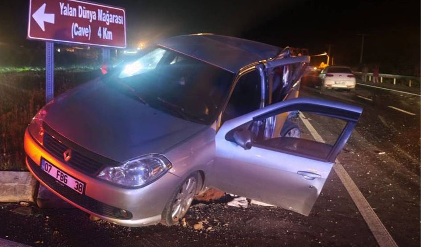 Gazipaşa'da iki otomobil çarpıştı: 6 yaralı