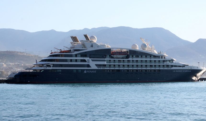 Alanya'da turistler kruvaziyerle geldi