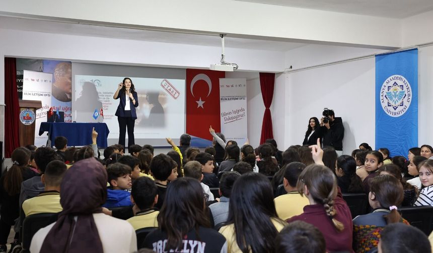 ALKÜ’de bağımlılığın zararları vatandaşlara anlatıldı