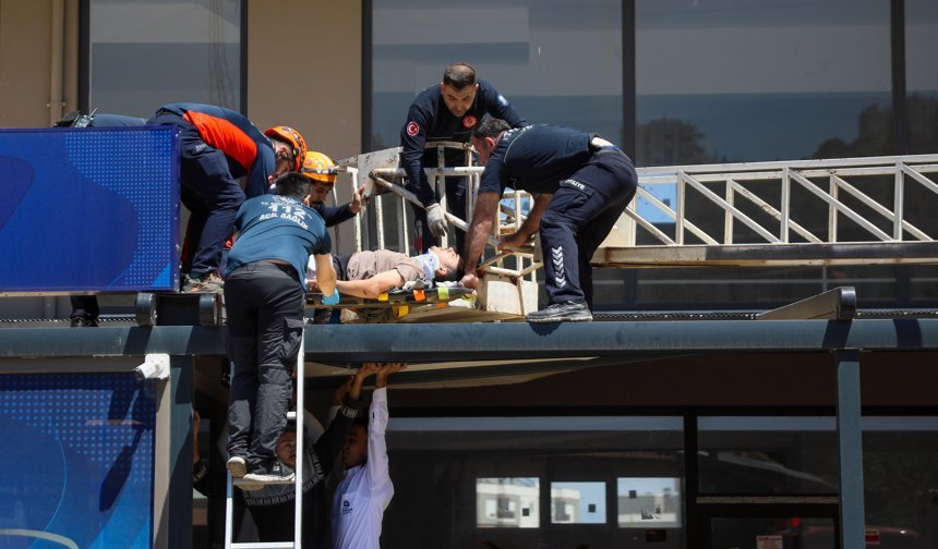 4'üncü kattan tentenin üzerine düşüp yaralandı