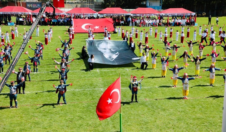 Alanya’da 23 Nisan coşkusu: Çocuklar geleceğin ışığı oldu