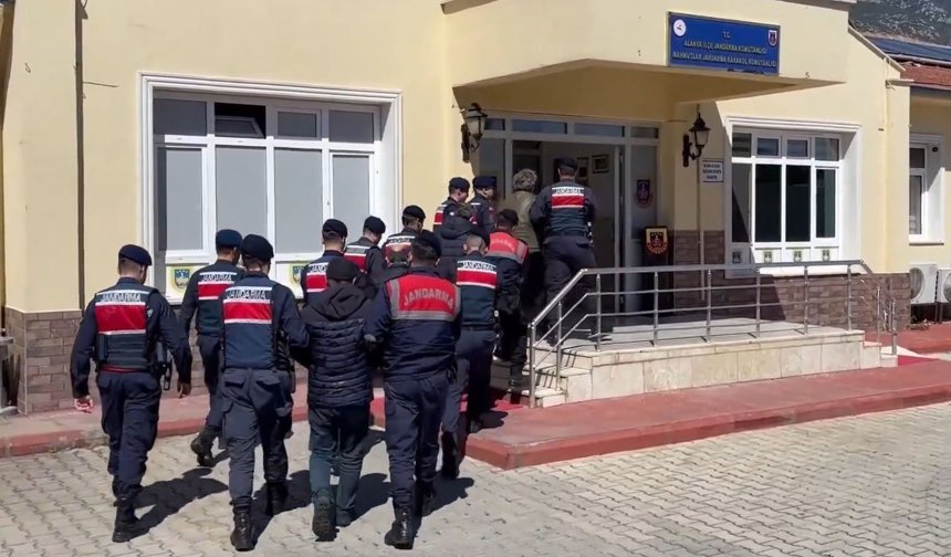 Antalya ve Alanya'da operasyon: 425 bin sentetik hap ele geçirildi, 5 tutuklu