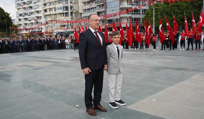 23 Nisan kutlamaları Antalya'da çelenk töreniyle başladı