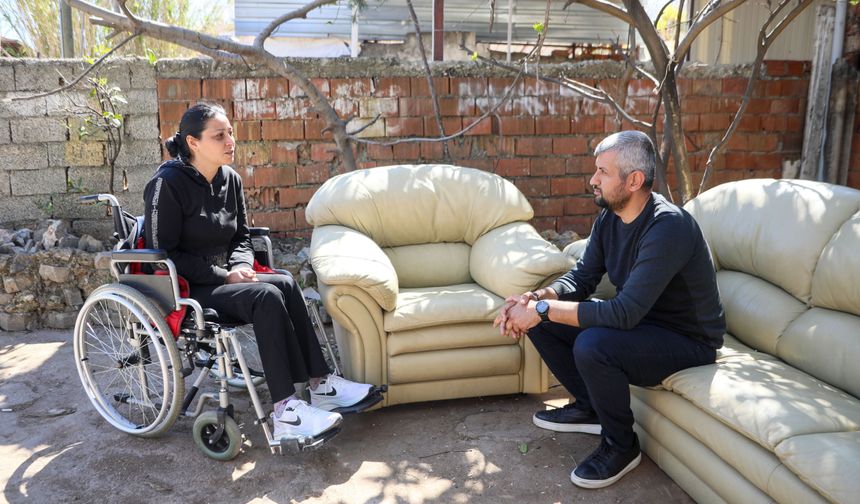 Antalya'da balkondan düştü: Tekerlekli sandalyeye bağlı kaldı