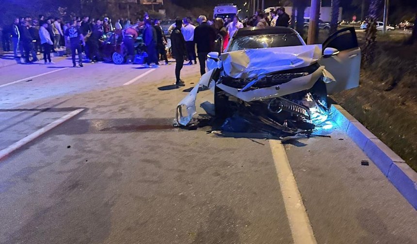 Antalya'da otomobiller çarpıştı: 1 ölü, 5 yaralı