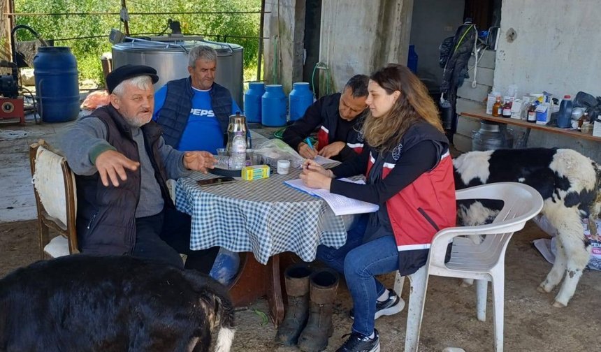 Antalya'da yetiştiriciler buzağı ölümlerine karşı bilgilendirildi