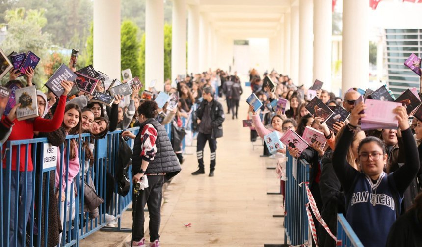 Kepez Kitap Fuarı, kitapseverle dolup taştı