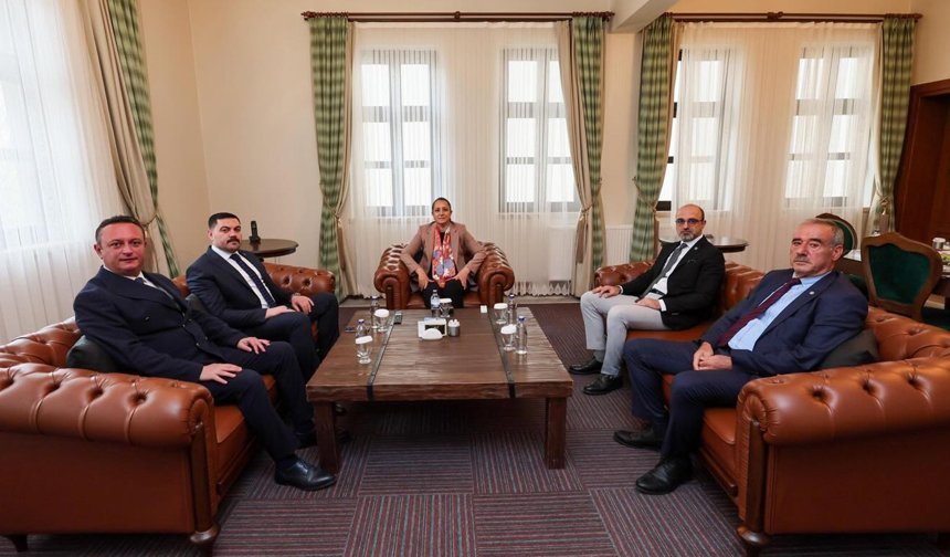 Vali Bilgihan, siyasi parti başkanlarıyla bir araya geldi