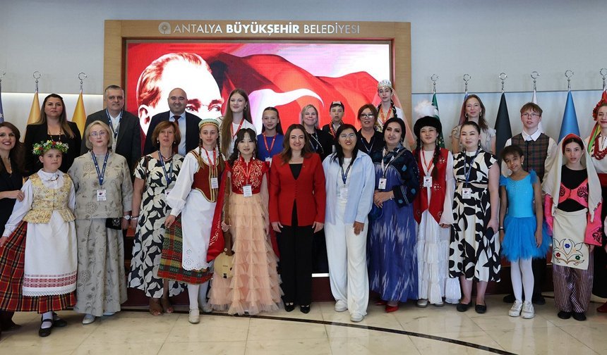 Başkan Vekili Özdemir, dünya çocuklarını ağırladı