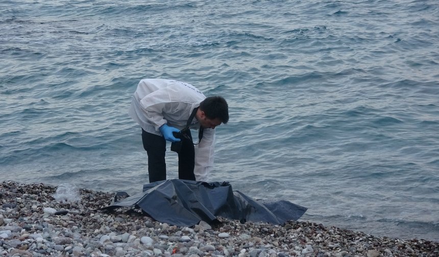 Denize girdi, saatler sonra cansız bedeni bulundu
