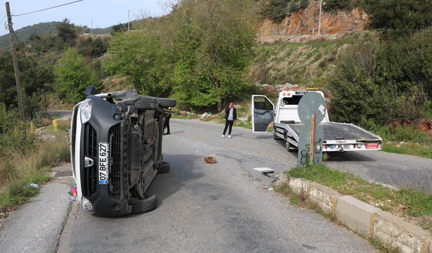 Alanya'da devrilen aracın sürücüsü yaralandı