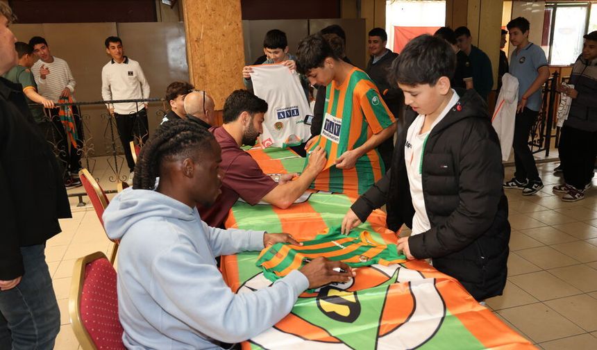 Alanyaspor’dan öğrencilere özel ziyaret