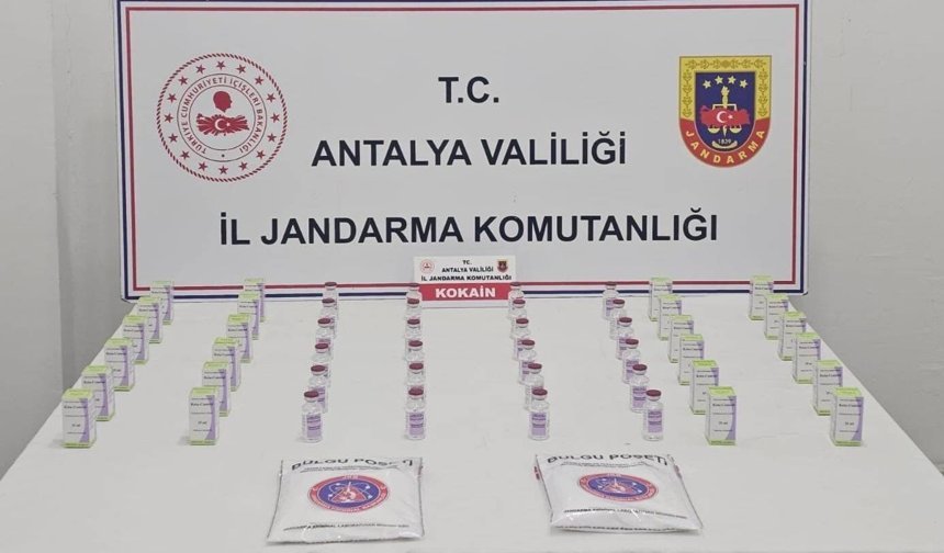Antalya'da operasyonda 1 kilo 200 gram kokain ele geçirildi