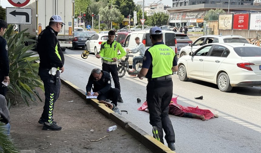 Antalya'da TIR'ın altında kalan kadın hayatını kaybetti