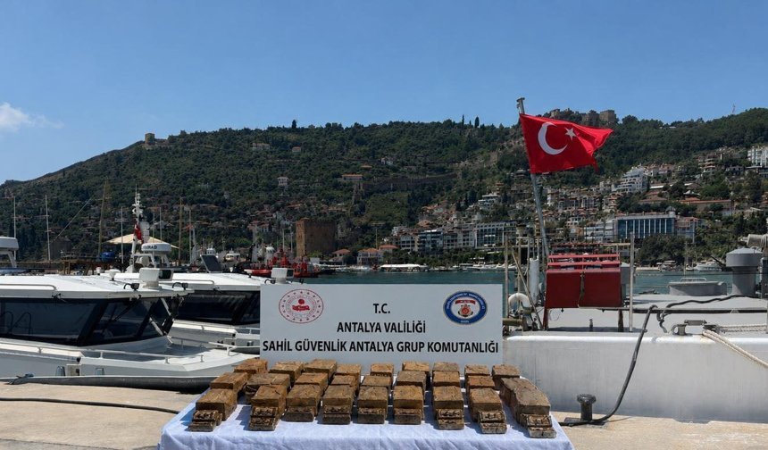 Alanya Sahilinde 40 kilogram macun esrar ele geçirildi