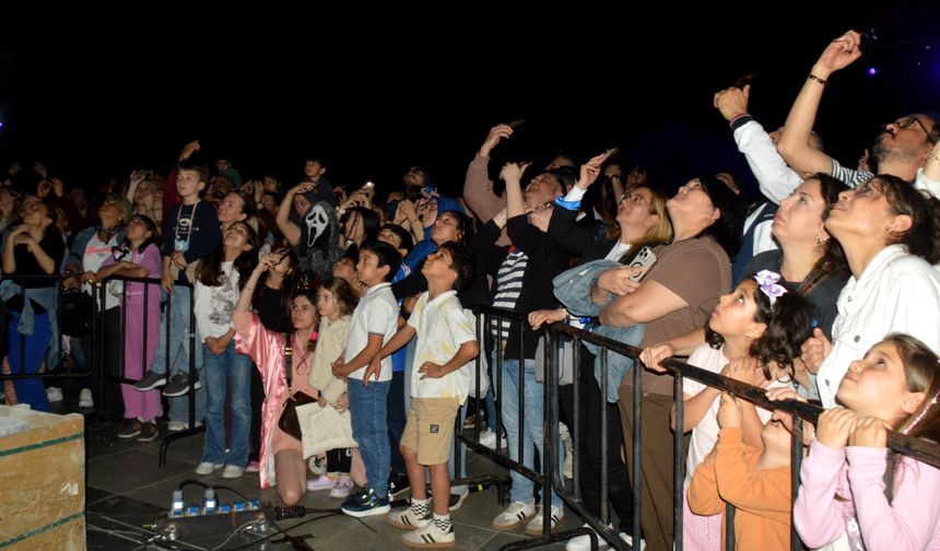 Antalya Uluslararası Tiyatro Festivali'ne renkli kortej