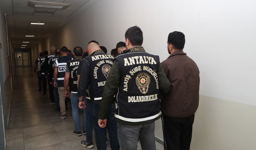 Antalya'da 50 milyon lira dolandıran 14 şüpheli tutuklandı