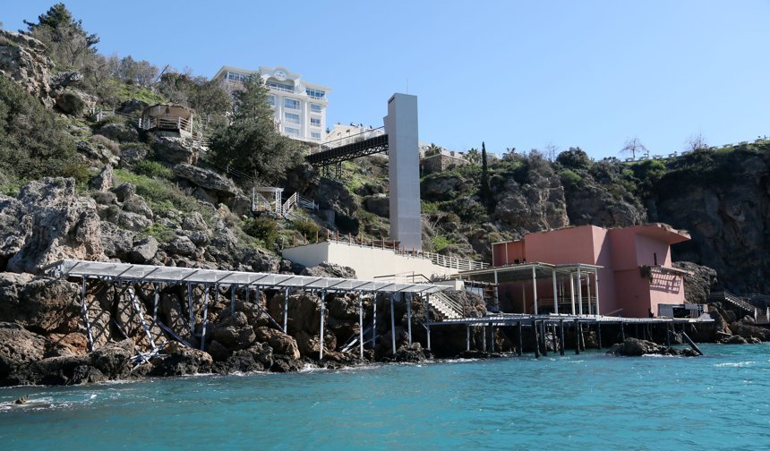 Antalya'da falezlerdeki işgallerden 16'sına yıkım kararı