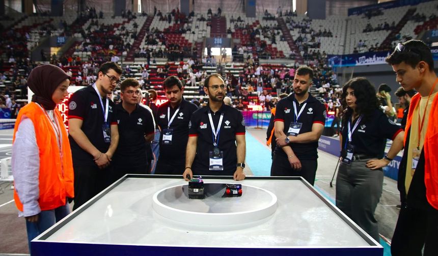 Robotlar, Antalya'da yarışıyor