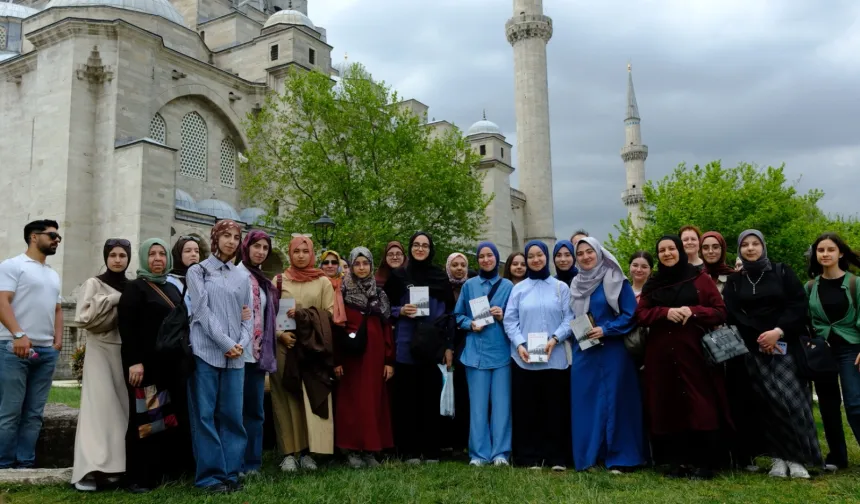 Bu proje hem okutuyor, hem gezdiriyor