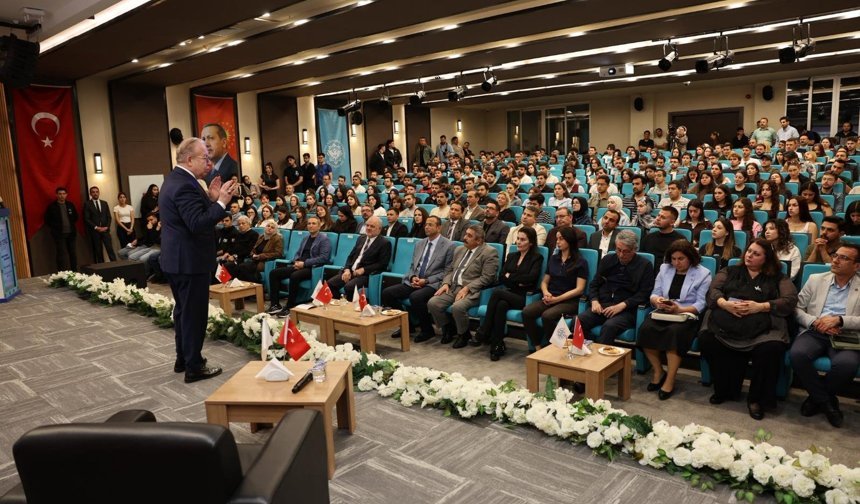 ALKÜ’de tarihi yönüyle “Mavi Vatan” ele alındı