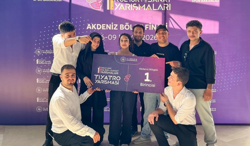 ALKÜ’lü gençlerden tiyatroya damga vuran başarı