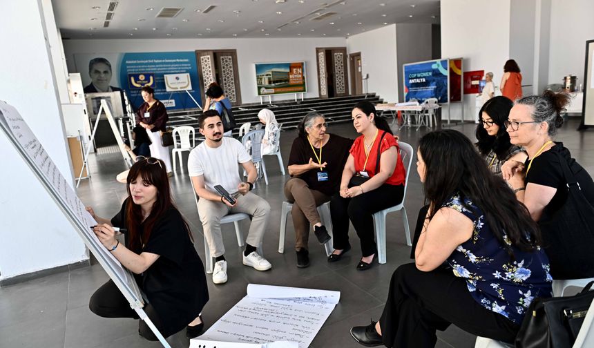 Antalya'da, kadınların iklim politikalarındaki rolü konuşuldu