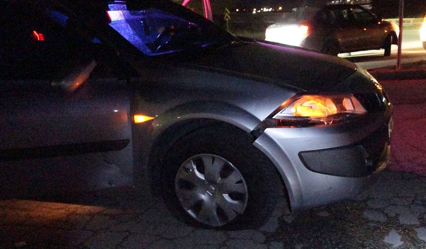 Otomobille çarpışan motosikletin sürücüsü yaralandı