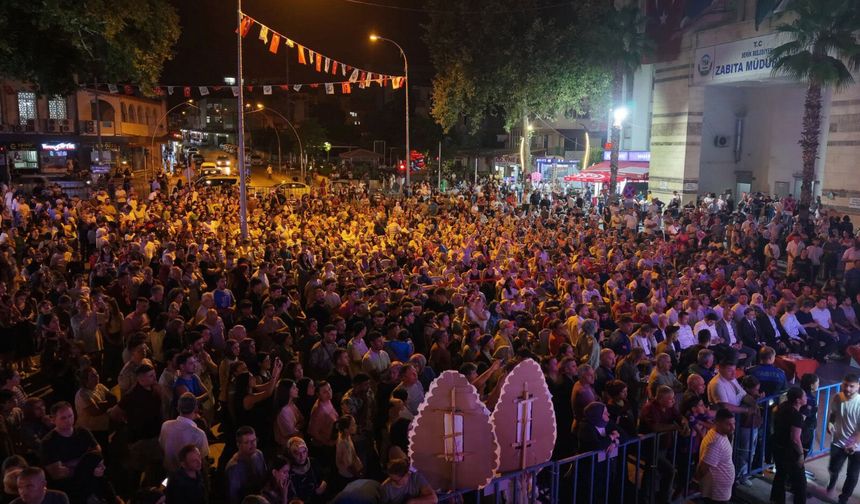 Serik'te Sümer Ezgü konseri
