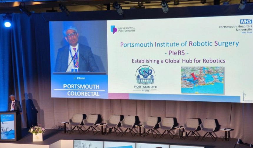 Türk cerrahtan İngiltere'de robotik canlı ameliyat