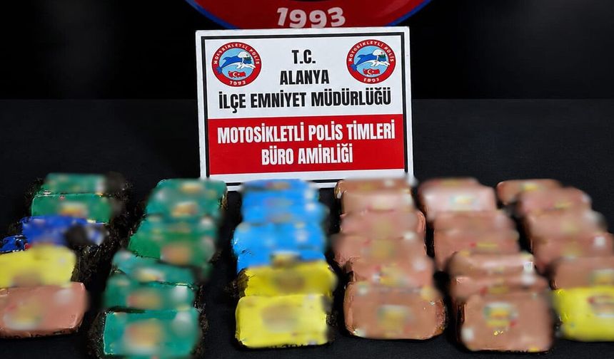 Alanya'da motosikletli operasyon: 4 Kilodan fazla esrar ele geçirildi