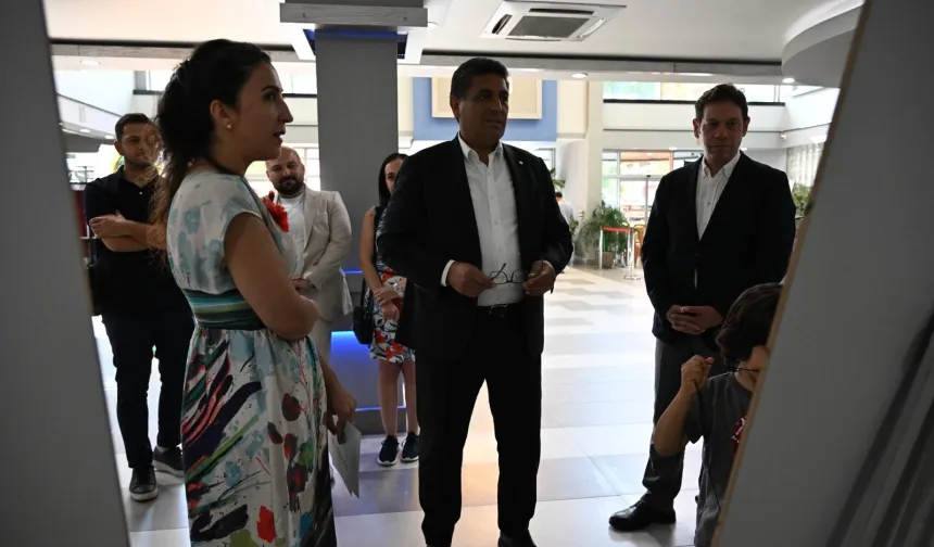 Plastik atıklar sanata dönüştü