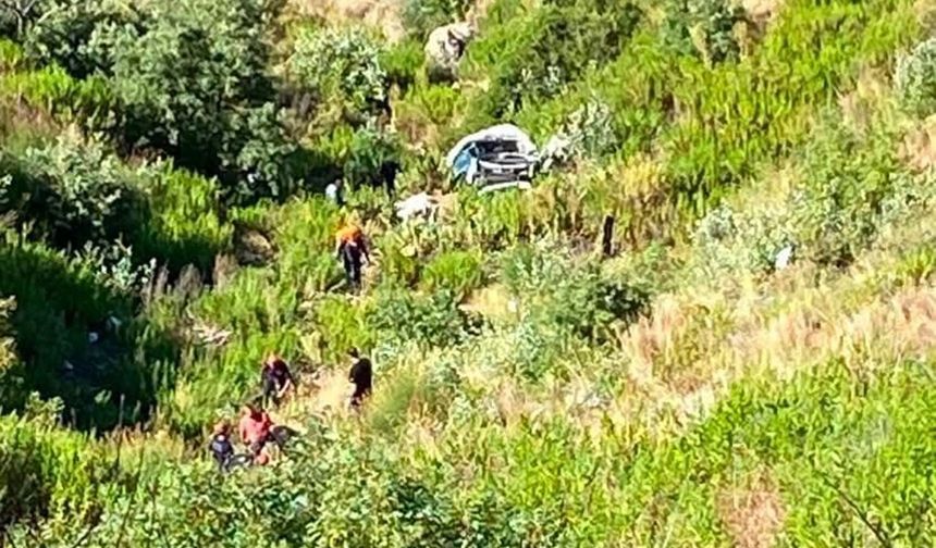 Antalya'da kamyonet, uçuruma yuvarlandı; aynı aileden 5 kişi öldü, 2 yaralı