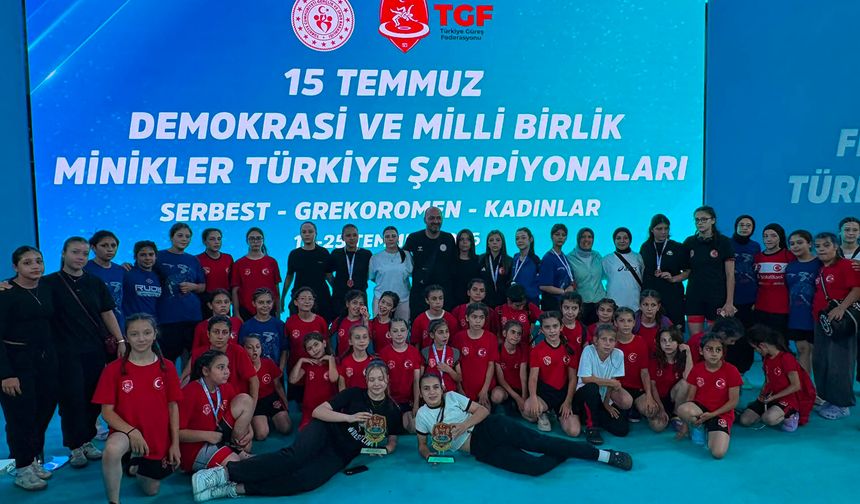 Güreşcilerden 3 Türkiye şampiyonluğu