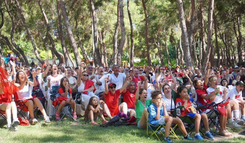 Hayatpark'ta gündüz şampiyonluk, gece konser coşkusu