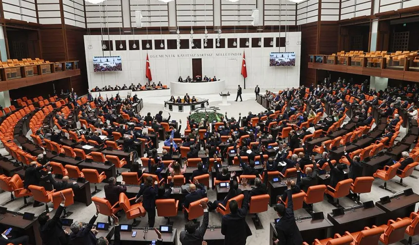 TBMM'de öğrenci affı teklifinde ilk 13 madde kabul edildi... Akademik sahteciliğe ağır yaptırım